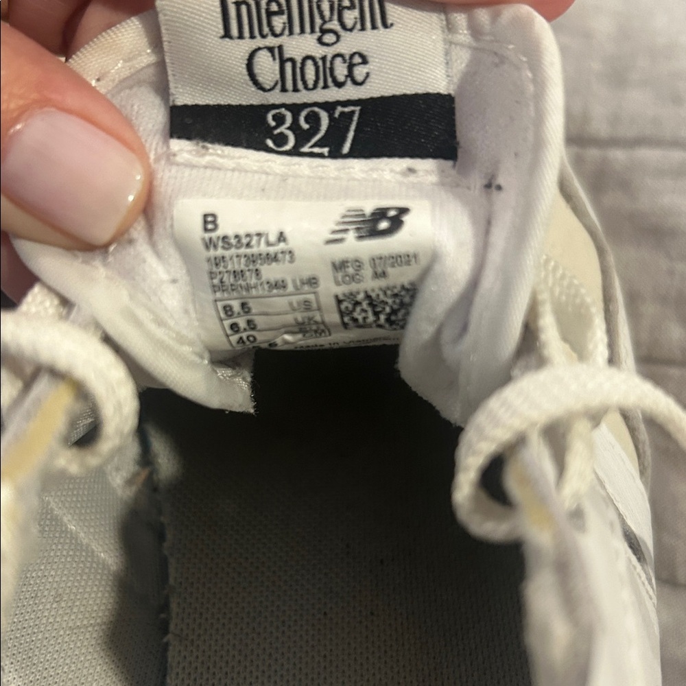New Balance White and Cream Sneakers size 8.5 - Picture 6 of 6